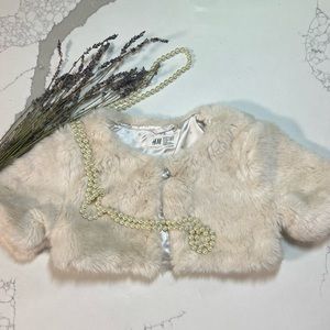 Fabulous faux fur sleeves cape great for the winter holidays. Cream, lined